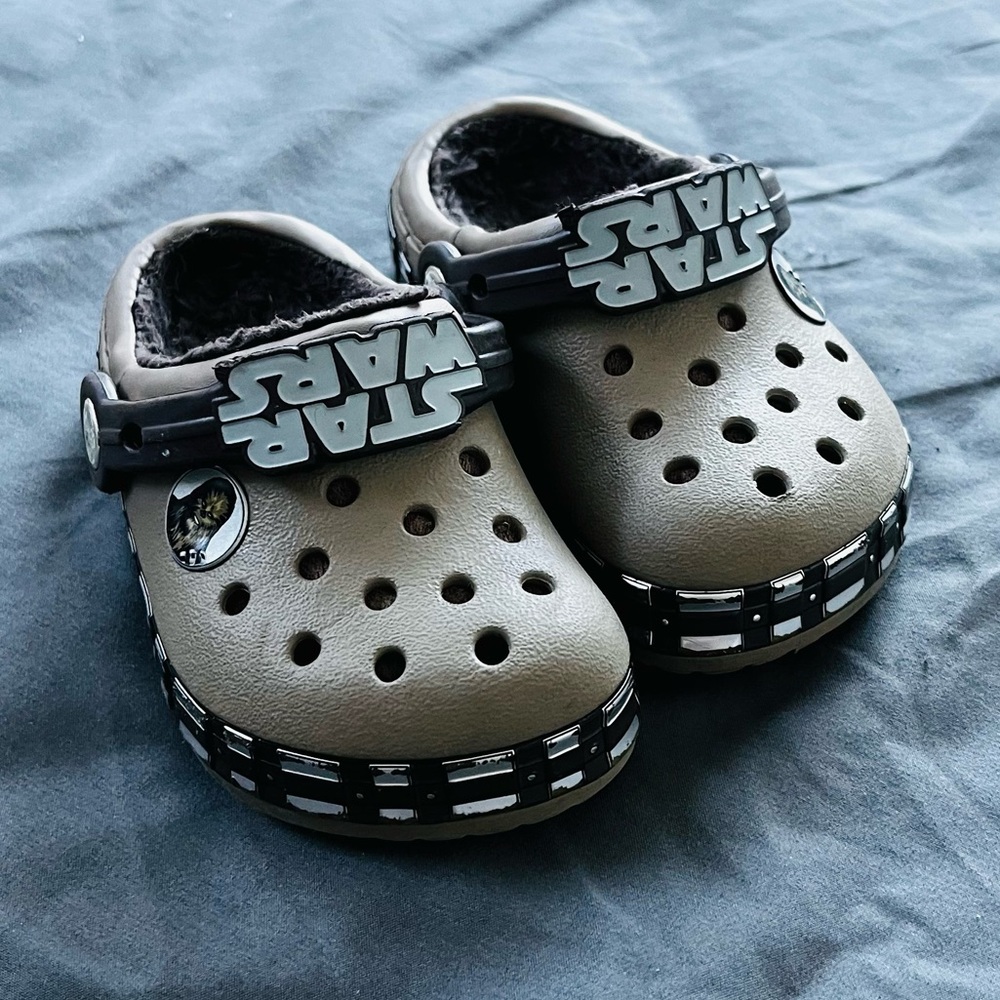 Crocs Chewbacca fleece lined clogs size6/7c